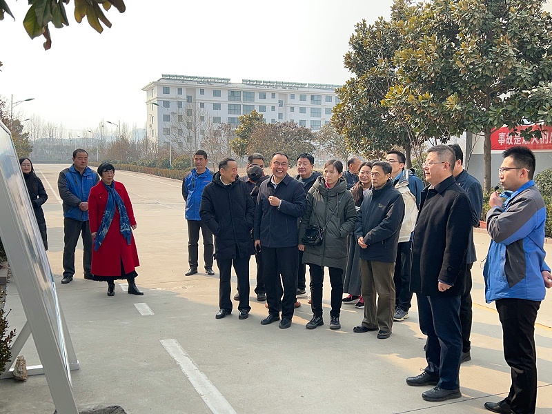 中國皮革協(xié)會副理事長陳占光一行蒞臨百華鞋業(yè)指導工作