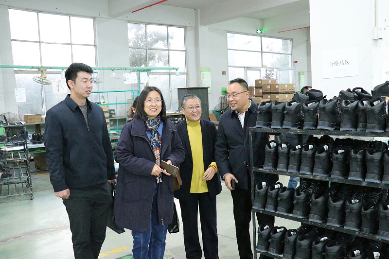 山東省皮革協(xié)會研究所馬書記一行蒞臨百華鞋業(yè)指導(dǎo)工作