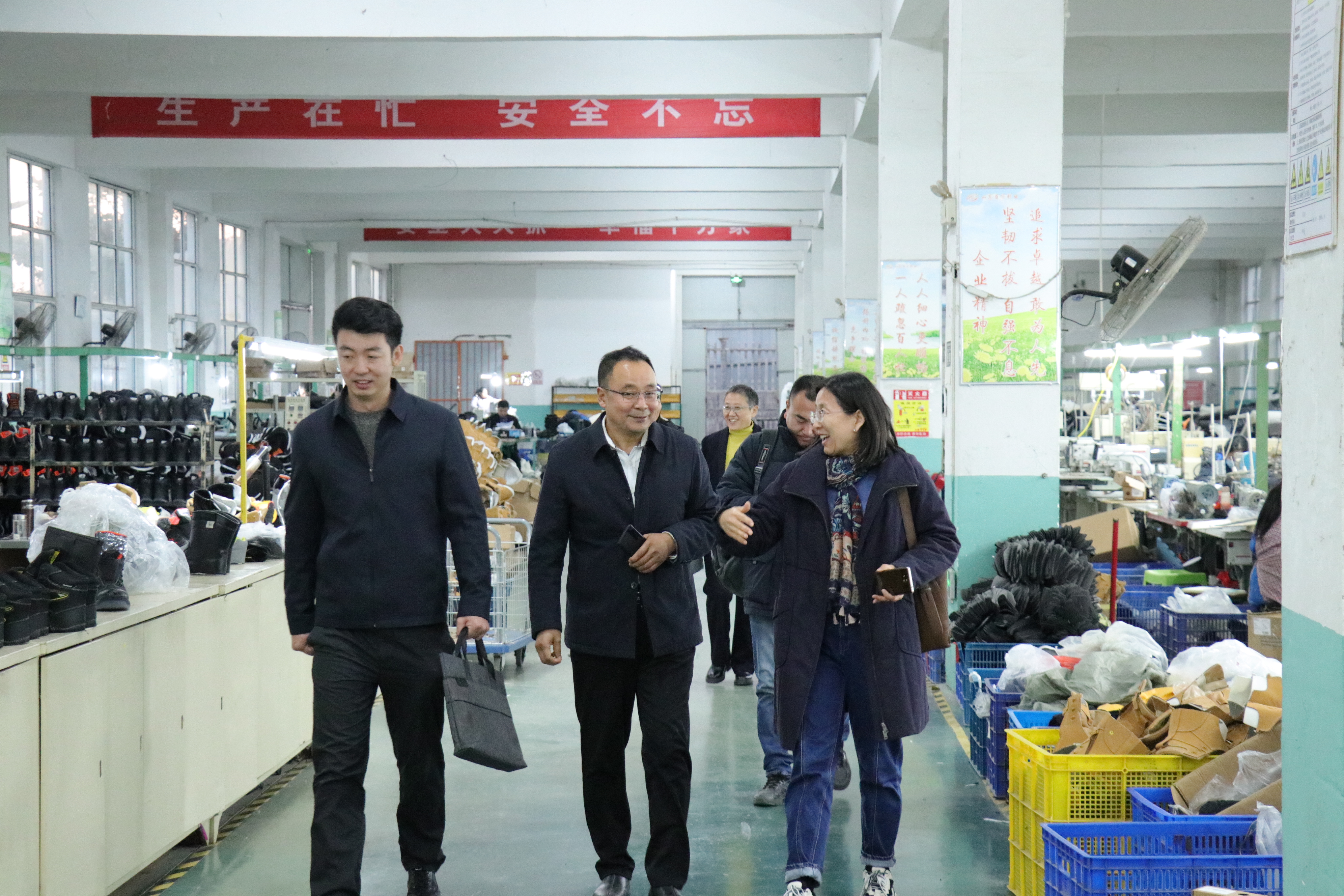 資訊|山東省皮革協(xié)會研究所馬書記一行蒞臨百華鞋業(yè)指導(dǎo)工作