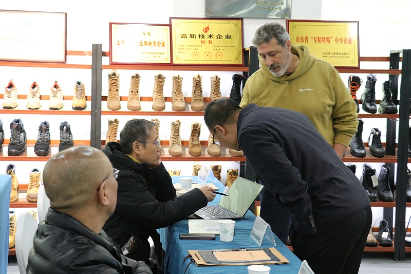 意大利RSA蒞臨百華鞋業(yè)洽談項目并成功簽約！