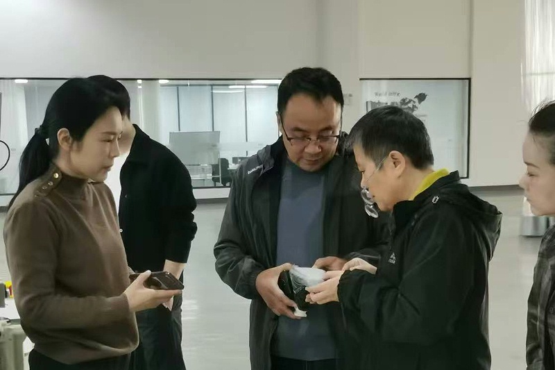 百華鞋業(yè)赴羅霸自動(dòng)化系統(tǒng)(廣東)有限公司考察并正式簽訂合同