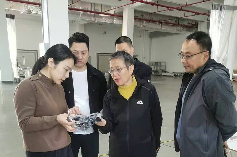 百華鞋業(yè)赴羅霸自動(dòng)化系統(tǒng)(廣東)有限公司考察并正式簽訂合同