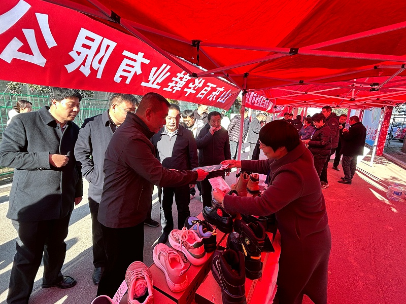 百華鞋業(yè)受邀參加“首屆中國(guó)諸葛亮杯若鯉大賽”暨名優(yōu)特產(chǎn)展覽會(huì)活動(dòng)！