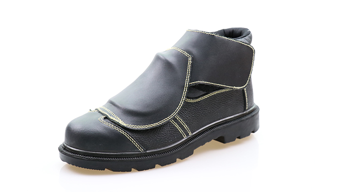鋼鐵冶煉行業(yè)加強(qiáng)足部安全防護(hù)，減少冶煉事故危害