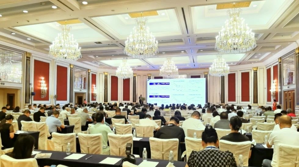 喜訊|山東百華鞋業(yè)有限公司再攀高峰！榮膺中國皮革協(xié)會常務(wù)理事單位