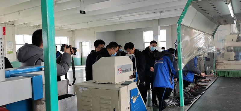 省工會領(lǐng)導參觀指導百華工廠