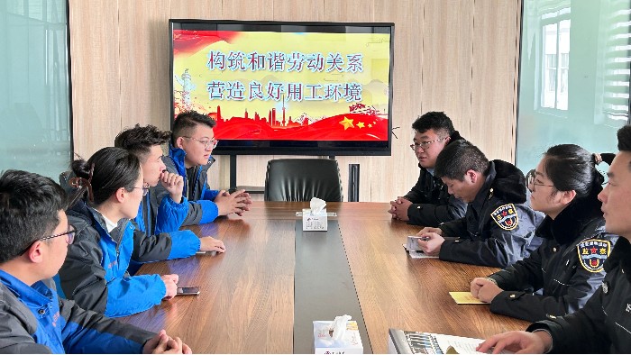 百華鞋業(yè)開(kāi)展“構(gòu)筑和諧勞動(dòng)關(guān)系，營(yíng)造良好用工環(huán)境”宣傳活